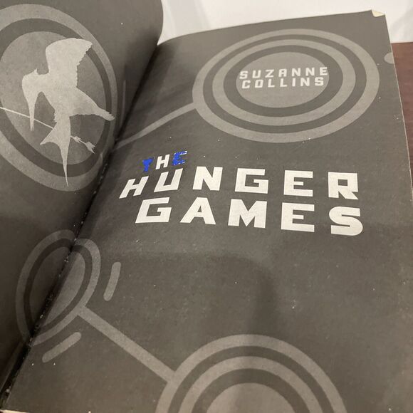 Hunger Games Ser.: The Hunger Games by Suzanne Collins (2010, Trade Paperback) - Picture 8 of 10